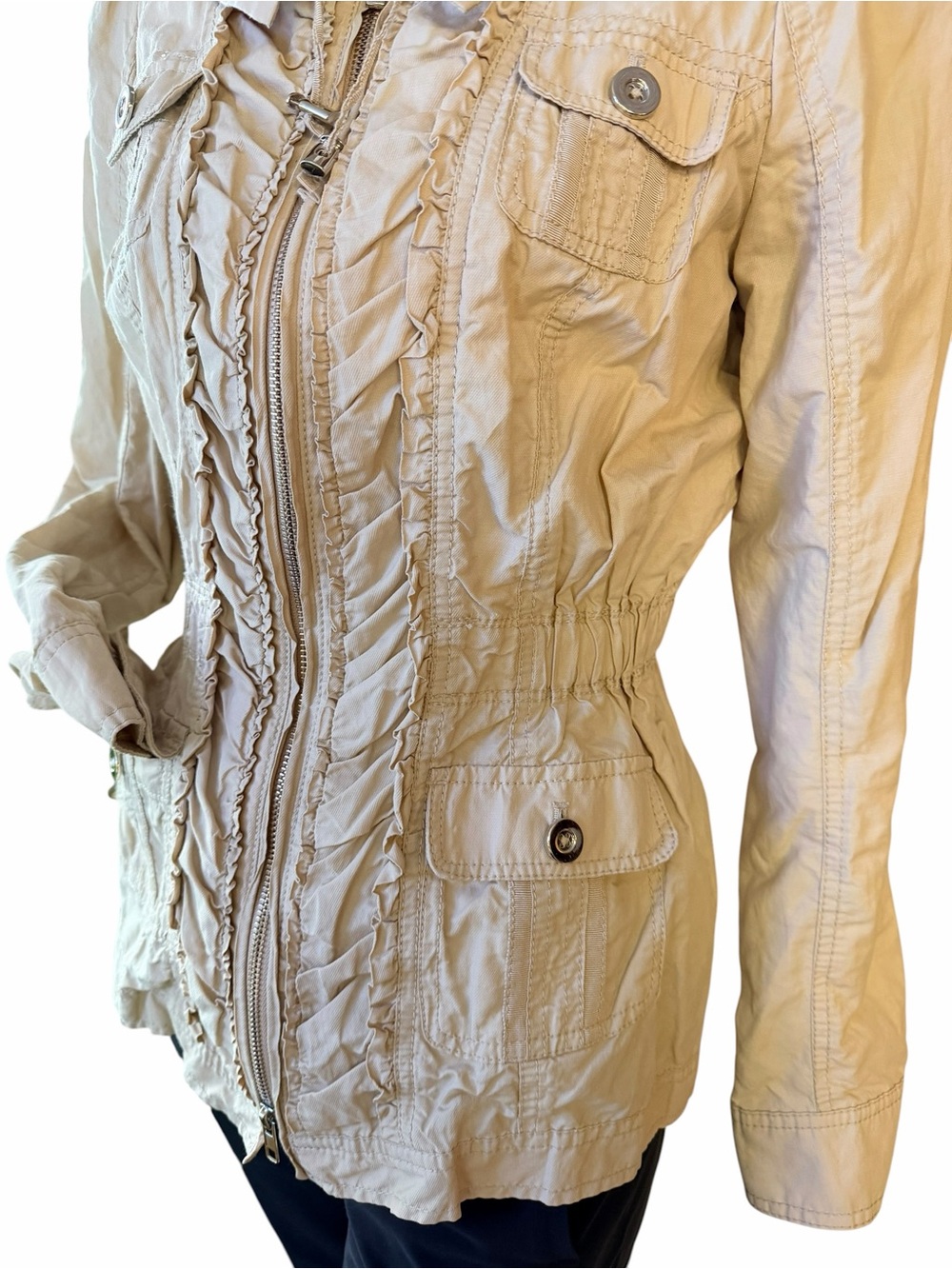 White House Black Market Ruffle Utility Jacket Size 6 Beige Metallic Accent EUC